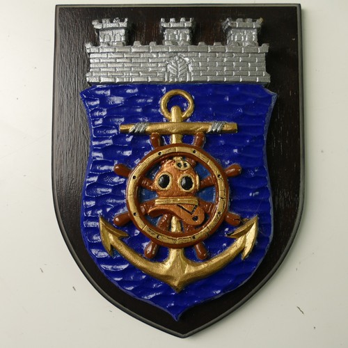 Metallwappen bemalt auf holz - bemalt,