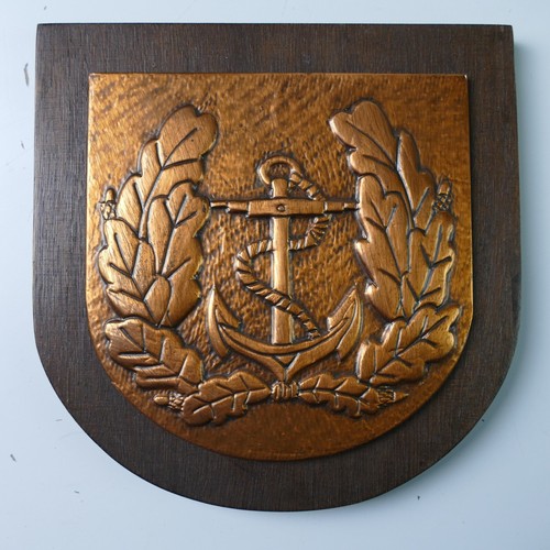 Kupferwappen auf holz marine - kupferwappen,